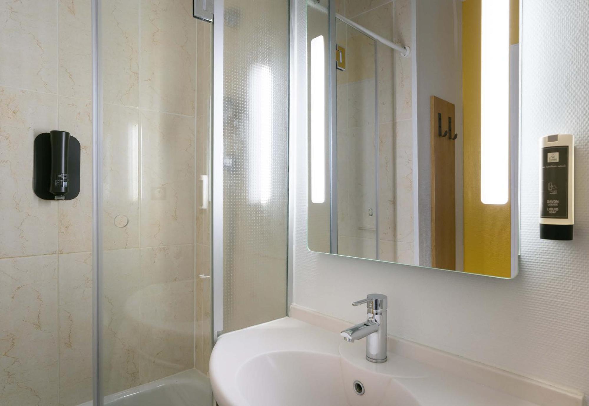 B&B Hotel Lorient Lanester Ngoại thất bức ảnh